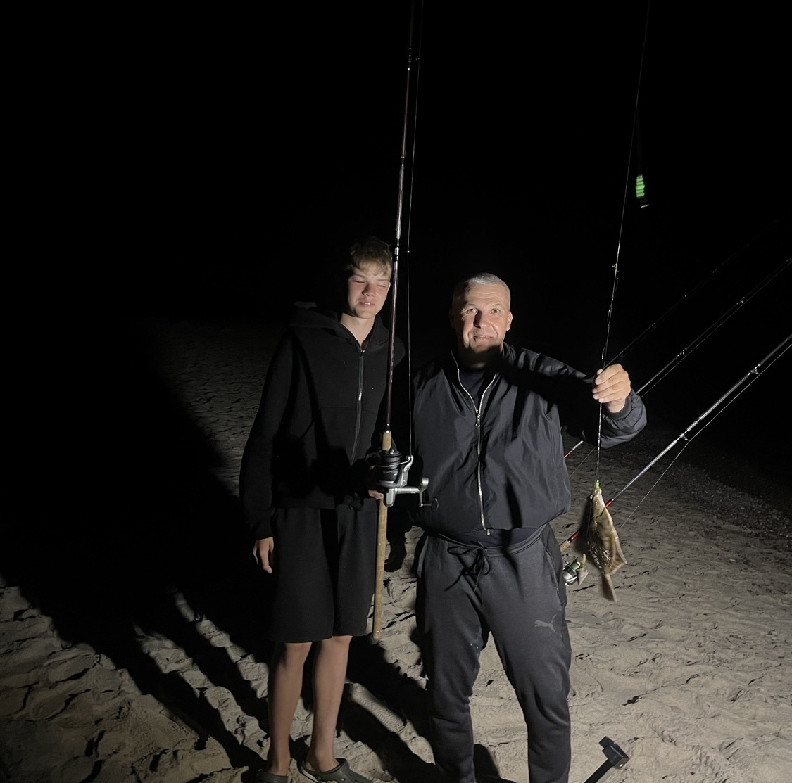 Семейный улов на вечерней рыбалке КамбалаТур, Калининград