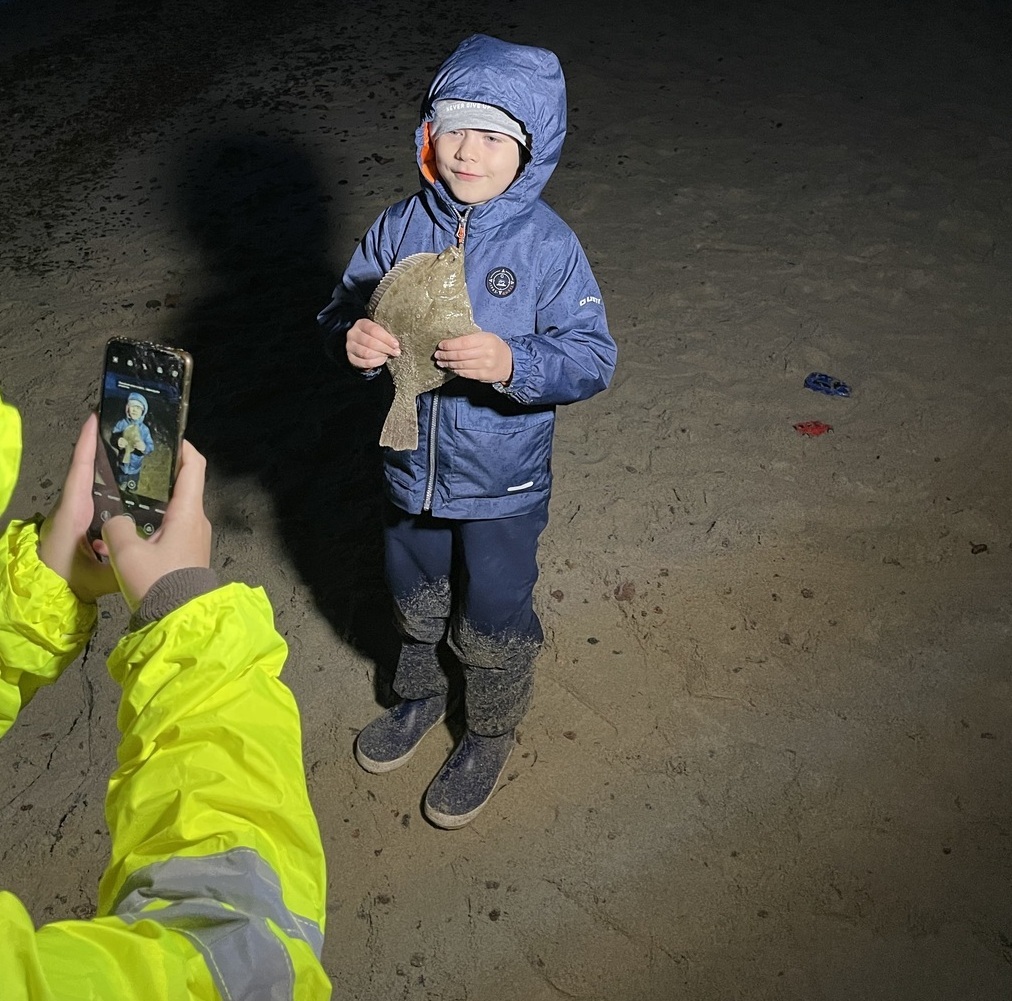 Инна с сыном на берегу Балтийского моря, Калининград